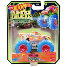 Masinuta Monster Trucks, Hot Wheels, Glow in the Dark, 1:64, Podium Crasher, HWC84