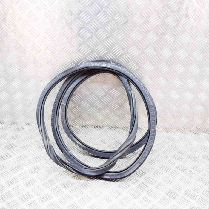 Garnitura ușă st&acirc;nga spate VW TIGUAN AD1 2017 OEM: 5NA867913B