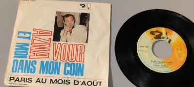 DISC VINIL. CHARLES AZNAVOUR PARIS AU MOIS D&amp;rdquo;AOUT ET MOI DANS MON COIN foto