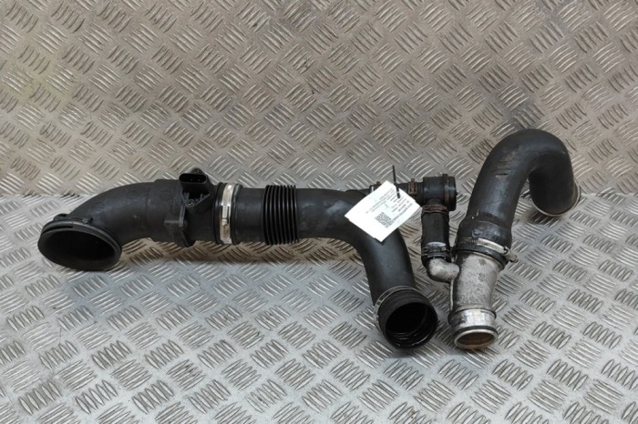 Furtun intercooler PORSCHE CAYENNE 9PA 2004 OEM: 7L5145727,7L5.145.727,7L5.145.833.A,7L0.128.533 | 28931487