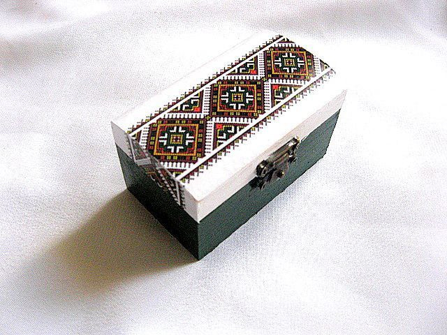 Motiv traditional pe cutie de lemn, cutie lemn accesorii si bijuterii femei  28549 | Okazii.ro
