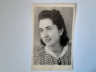 Fotografie dimensiune CP cu t&amp;acirc;nără din Italia foto