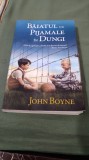 BAIATUL CU PIJAMALE IN DUNGI --JOHN BOYNE