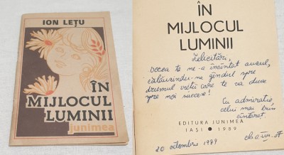 Anticariat Carte pt Copii cu DEDICATIE - Versuri - poezii - IN MIJLOCUL LUMINII foto