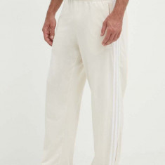 adidas Originals pantaloni de trening culoarea bej, cu imprimeu IM9477