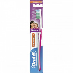 Periuta de dinti manuala Oral-B Clasic 3 Effect 40 Medium foto