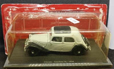 Macheta Citroen Traction 7A - Altaya 1/43 foto