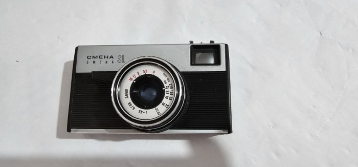 APARAT FOTO SMENA SL , pe film 35 ,obiectiv Lomo T-43 40 mm f/4 , MADE IN USSR .