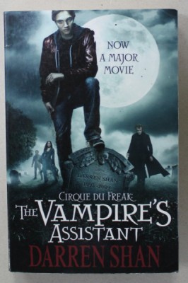 CIRQUE DE FREAK : THE VAMPIRE &amp;#039;S ASSISTANT by DARREN SHAN , 2000 foto