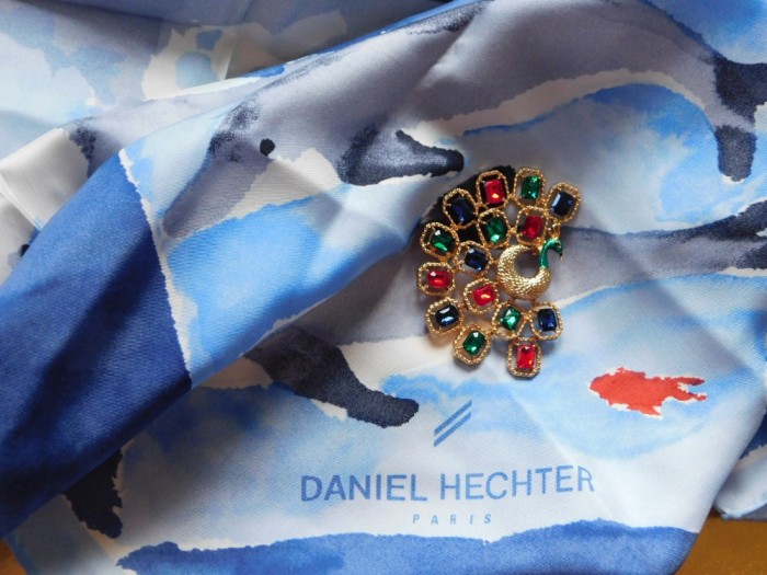 DANIEL HECHTER PARIS, esarfa noua, originala, matase naturala , brosa cadou