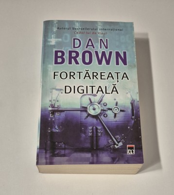 Dan Brown Fortareata digitala foto