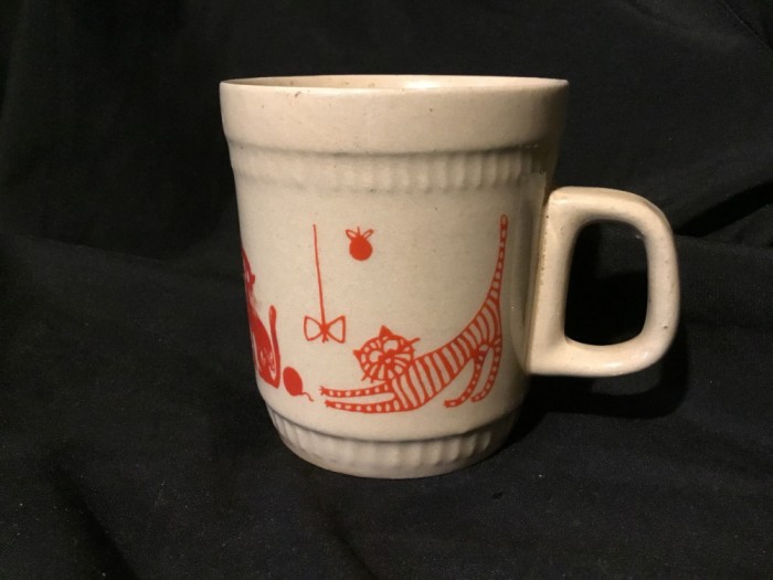 Cana romaneasca cu pisici perioada RSR anii 80 realizata de Faimar !