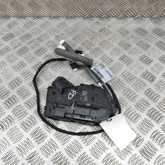 &Icirc;ncuietoare ușă dreapta față AUDI Q4 SUV F4B 2021 OEM: 5TB837016C 25749892