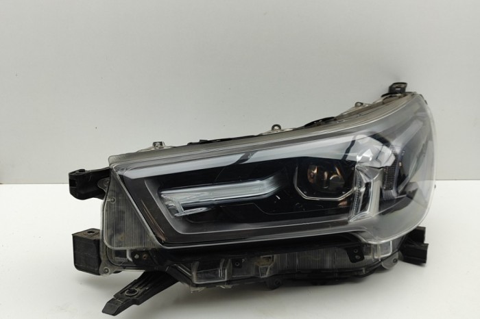 Far st&acirc;nga față TOYOTA HILUX VIII Pick-up _N1_ 2023 OEM: Pick-up | 31234789
