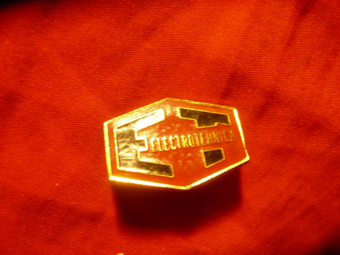 Insigna Intreprinderea Electrotehnica ET , metal si email , L=2,3cm