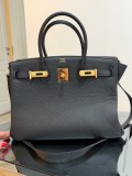 Geantă Herm&egrave;s Birkin neagră &ndash; piele naturală, hardware auriu, Negru, Medie