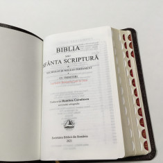 BIBLIA CORNILESCU- MARGINILE PAG. AURITE, CUVINTELE DOMNULUI IN ROSU, TRIMITERI