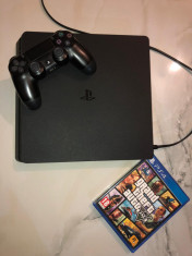 PlayStation 4 slim foto