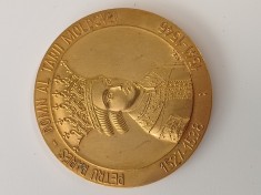 medalie bronz aurit Petru Rares domn al Moldovei , Manastirea Harlau ,1390-1990 ,600 de ani de la atestarea documentara .Societatea Numismatica Romana