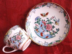 SET CEASCA CAFEA MICA ESPRESSO CU FARFURIE PORTELAN CHINA PICTAT MANUAL DECOR FLORI FLUTURI foto