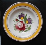 Farfurie de perete, decorata cu floare, portelan HOLL&Oacute;HAZA, marcaj 1939 - 1949 (Ungaria)