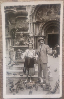 Cuplu la Venetia, port popular romanesc// fotografie tip CP foto