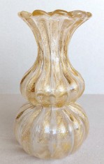 Vaza vintage de Murano cu pulbere de aur cu eticheta originala, pentru flori de talie medie foto