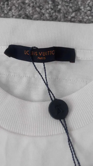 Tricou Louis Vuitton marimea L EU Size: 52-54 Monogram 3 Symbols | arhiva  Okazii.ro