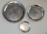 Set 3 platouri rotunde diferite mărimi alama placata argint 31 25 15 cm diametru, Vase, Moderna (1970 -acum)