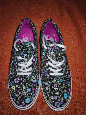 Pantofi tenisi de panza multicolor negru mov albastru roz bordo floral Vans 37 foto