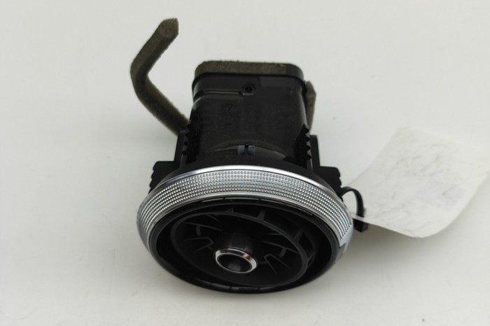 Gura de ventilație planșa de bord AUDI A3 Limousine 8VS, 8VM 2018 OEM: 81A820901F 30787664
