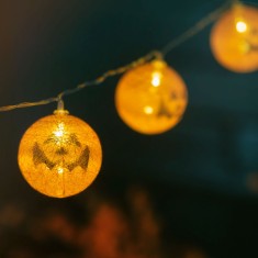 Ghirlanda luminoasa cu lampioane LED de Halloween foto