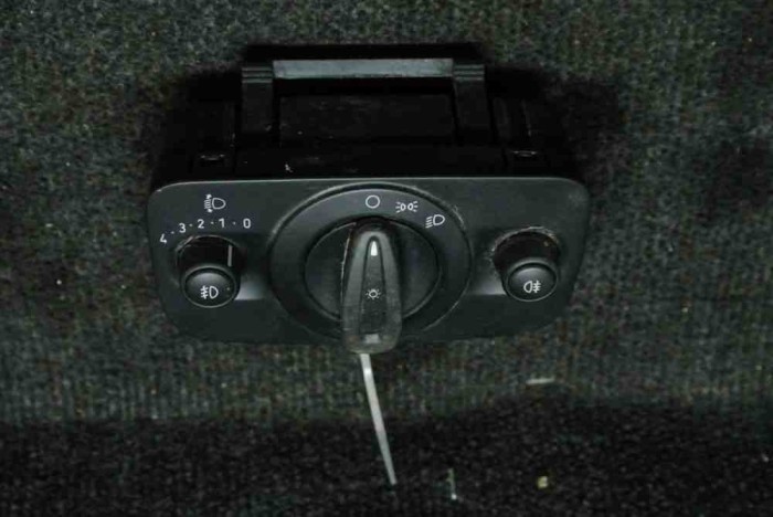 Modul de control comutator faruri FORD FIESTA VI 2010 OEM: 8A6T-13A042-BB 1295902