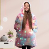 Patura cu maneci, tip hanorac lung, pentru copii/adulti, cu imprimeu FLUORESCENT, din fleece captusit cu blana, cu buzunare, mansete si gluga, roz