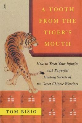 A Tooth from the Tiger&amp;#039;s Mouth: How to Treat Your Injuries with Powerful Healing Secrets of the Great Chinese Warrior foto