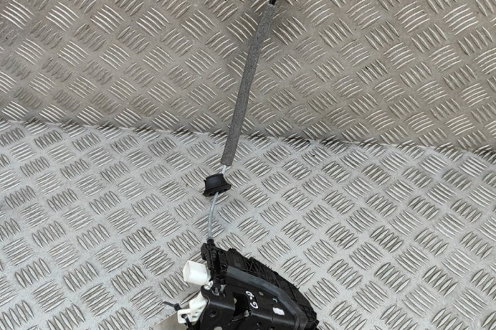 &Icirc;ncuietoare ușă dreapta spate AUDI Q5 FY 2022 OEM: 4G0839016M 30655177