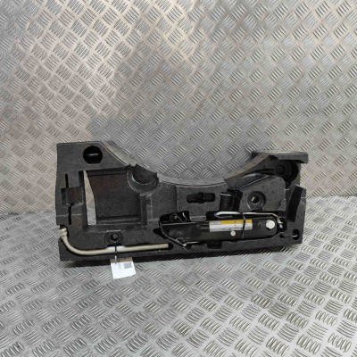 Cric VW PASSAT Variant B7 365 2014 OEM: 4D0012219A,1T0805615A,3AA011031B foto