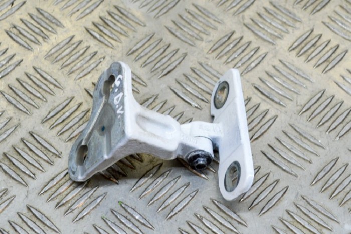 Balama ușă dreapta spate JAGUAR F-PACE X761 2017 OEM: CPLA-228A66-AC 11655166