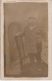 QW18 42 - Fotografie foarte veche - copil pe scaun - anii 1940, Alb-Negru, Romania 1900 - 1950, Portrete