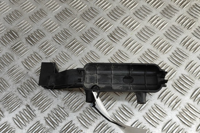 Suport radiator MASERATI LEVANTE SUV M161 2016 OEM: 16466215,670009824 30751944