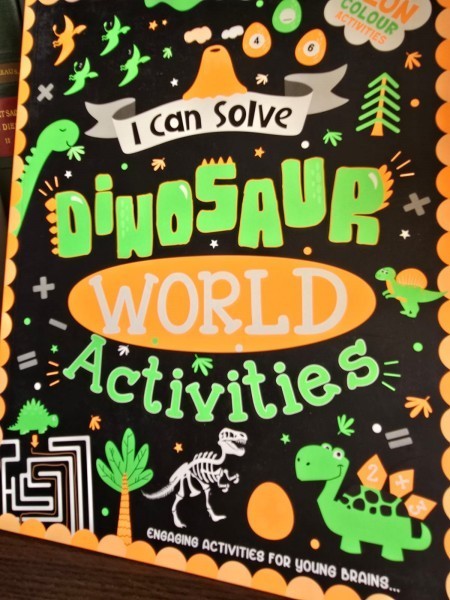 Dinosaur World activities - I can solve Activity book (Activitati in lumea dinozaurilor - Pot rezolva. Carte de activitati in limba engleza)