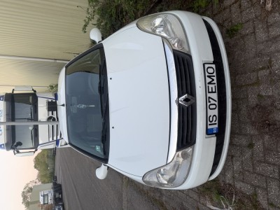 V&amp;acirc;nd Renault symbol 2012 foto