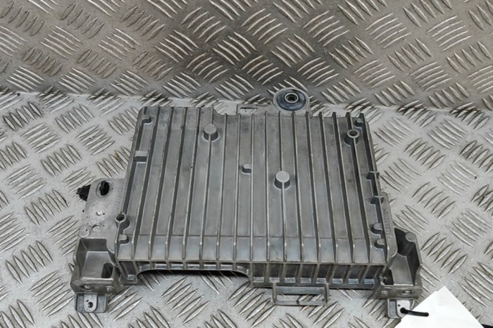 Modul de confort TESLA MODEL Y 2021 OEM: 1583991-10-C 30617298