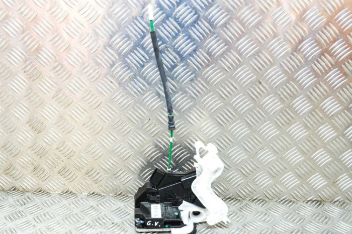&Icirc;ncuietoare ușă st&acirc;nga spate HYUNDAI i30 GD 2015 OEM: 81410-A6110 14529769