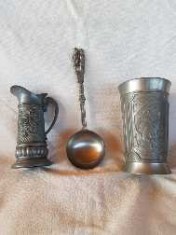 Set trei piese cositor : lingurita nunta, miniulcior decorativ si cana lichide