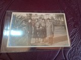 Fotografie tip carte postala , grup familial in parc , alb negru - 1932 , Nice , Franta