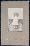 Fotografie tip CDV, Fetita cu palarie, perioada interbelica