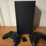Xbox Series X 1TB + 2 Controllere + Storage Expansion 1TB Seagate