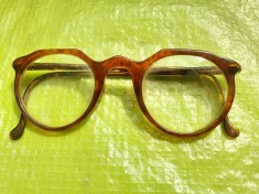 H125-Ochelari colectie vechi bachelita perioada interbelica stare buna. Lungime 12 cm, lentil 4/ 3,5 cm.