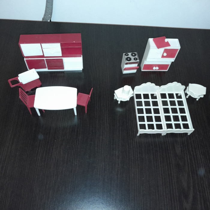 MOBILIER PENTRU PAPUSI, MOBILA VECHE DIN PLASTIC PENTRU PAPUSI, MOBILA PAPUSI